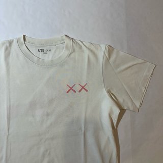 Camiseta Uniqlo x KAWS - Talla M