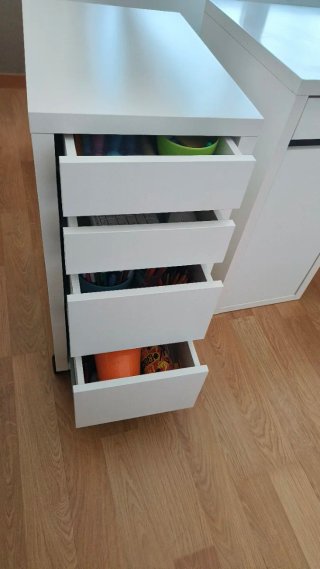 Cajonera de escritorio blanca con ruedas