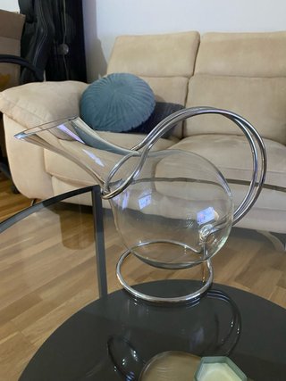Decantador de cristal con soporte metálico