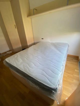 cama de madera  colchón