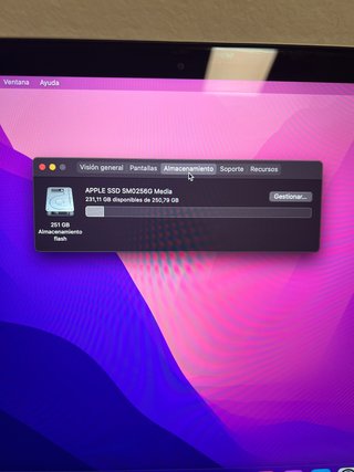MacBook Pro 15” i7 / 16 GB RAM / 256 GB