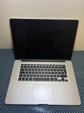 MacBook Pro 15” i7 / 16 GB RAM / 256 GB