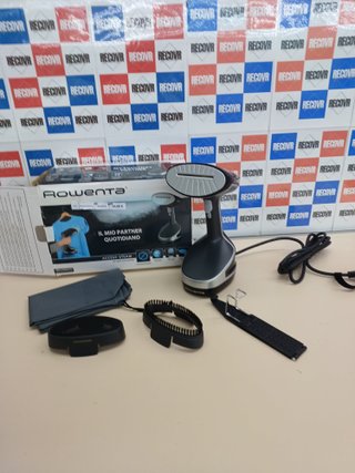 Plancha vertical 1600W elimina arrugas y olores – Rowenta