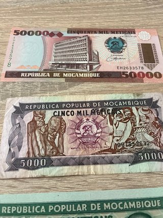 Lote 4 Billetes Mozambique Metical Escudo