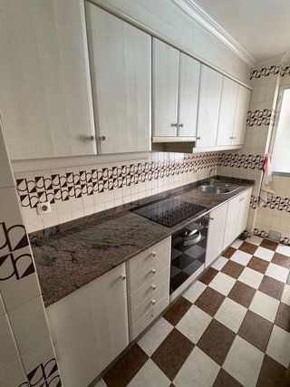 Se vende piso con ascensor