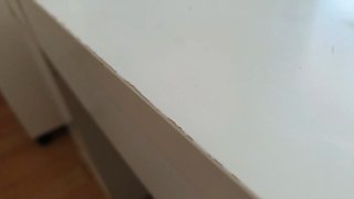 Escritorio blanco con cajones