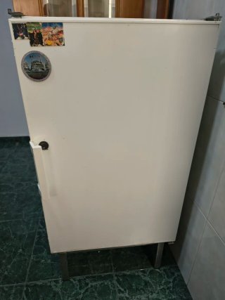 Nevera pequeña Electrolux.