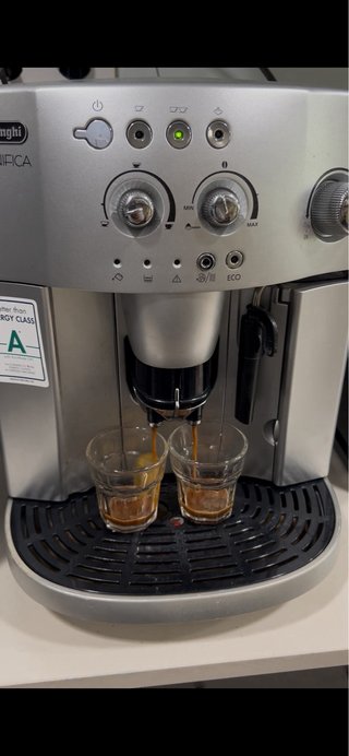 Cafetera DeLonghi Magnifica Plata