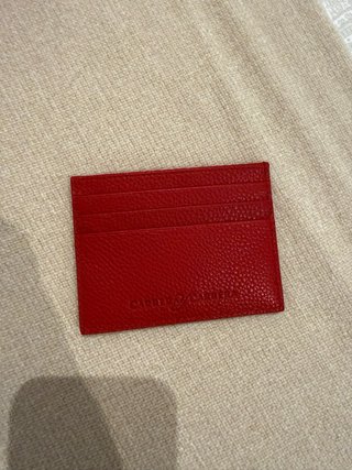 Cartera de piel roja Carrera y Carrera