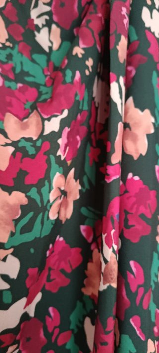 Falda floral verde y multicolor