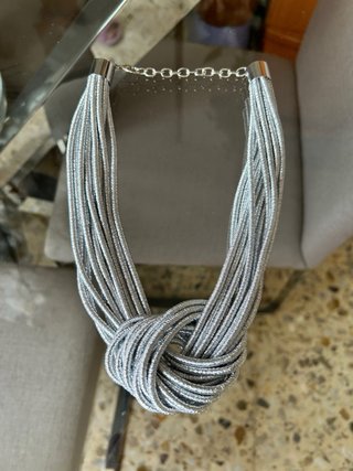 Collar nudo plateado
