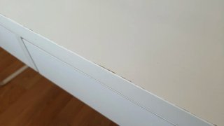 Escritorio blanco con cajones