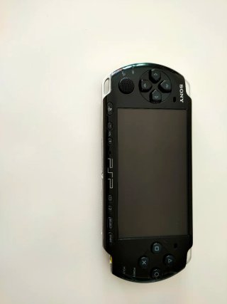 PSP 3004 negra + Juegos