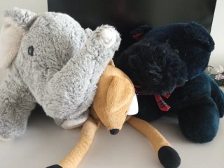 Lote 3 peluches: elefante, perro y más
