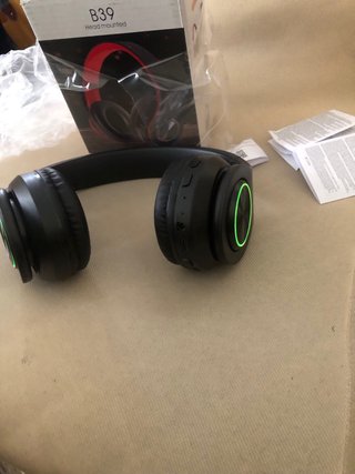 Auriculares Inalámbricos LED B-39