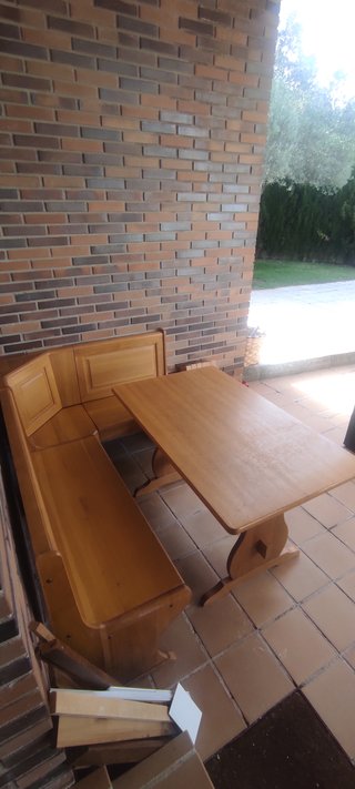 Rinconera y mesa de pino maziza (mesa y banco)