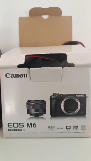 Canon EOS M6 Mirrorless con obiettivo EF-M 11-22mm