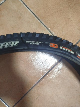 Cubierta Maxxis Forekaster 29x2.40 Tubeless
