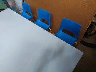 MESA Y 8 SILLAS INFANTILES