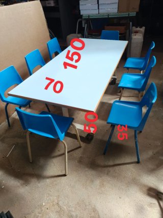 MESA Y 8 SILLAS INFANTILES