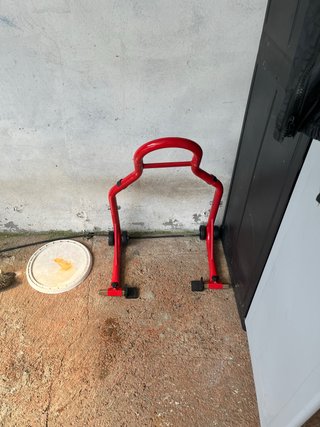 Caballete moto rojo