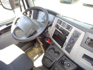 Volvo FL 240.18-CAMIONES GANCHO PORTACONTENEDOR
