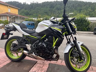 Kawasaki Z650 Naked Blanca y Verde 2021  8782km