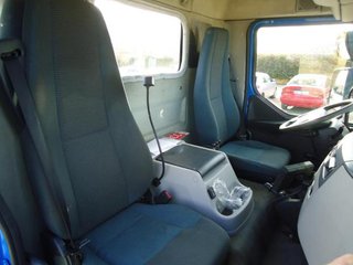 Volvo FL 240-CAMIONES GANCHO PORTACONTENEDOR
