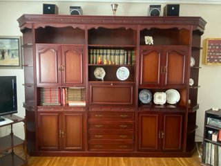 Mueble antiguo de comedor en madera