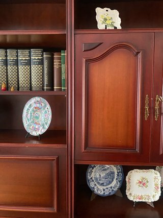 Mueble antiguo de comedor en madera