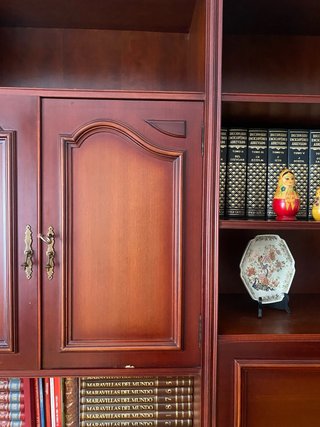 Mueble antiguo de comedor en madera