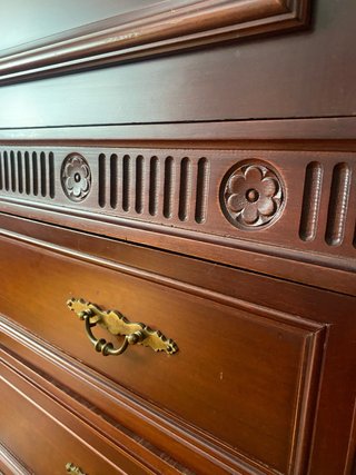 Mueble antiguo de comedor en madera