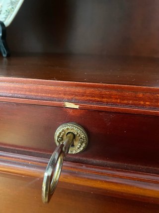 Mueble antiguo de comedor en madera