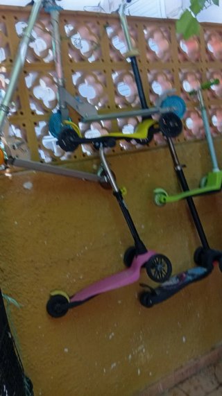 Patinetes infantiles varios colores todos 50 euros