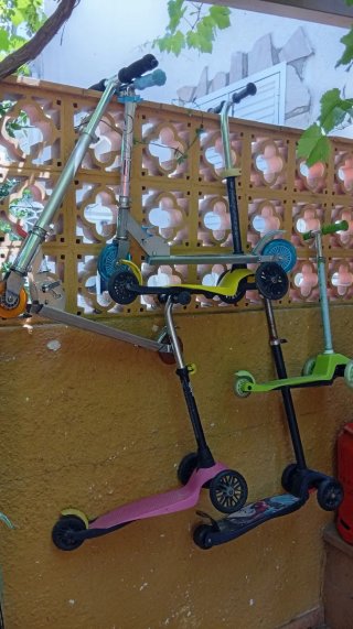 Patinetes infantiles varios colores todos 50 euros