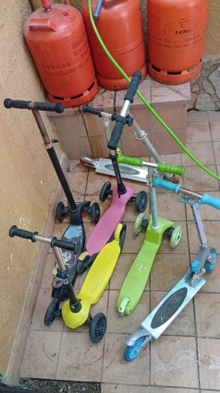 Patinetes infantiles varios colores todos 50 euros