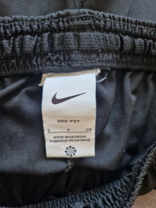 Pantalón Nike Negro con Logo Rojo
