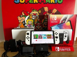 Nintendo Switch OLED 2024 aun con plásticos 10/10