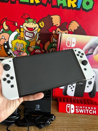 Nintendo Switch OLED 2024 aun con plásticos 10/10