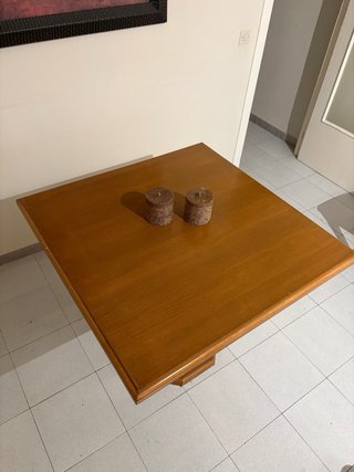 Mesa de comedor cuadrada de madera