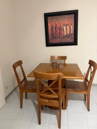 Mesa de comedor cuadrada de madera