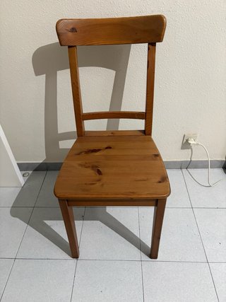 Mesa de comedor cuadrada de madera