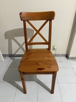 Mesa de comedor cuadrada de madera