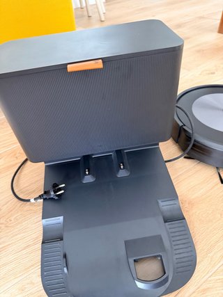 iRobot Roomba j7+ con base autovaciado