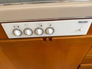 Vitrocerámica Miele 3 zonas de coccion,1 de inducc