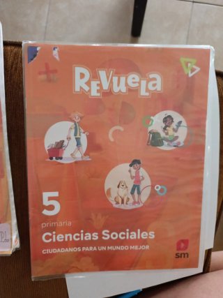 Ciencias sociales 5 Primaria : Revuela. [Comuni...