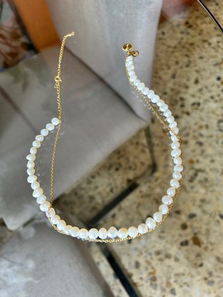 Collar perlas y cadena dorada