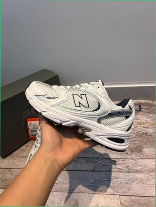 New Balance 530 Talla 36 Plata/Blanco