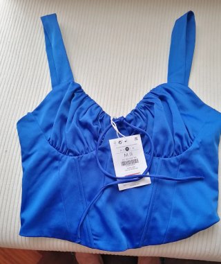 Top satén Bershka azul