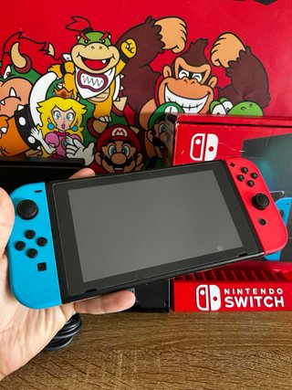 Nintendo Switch Rojo y Azul, Como nueva + accesori